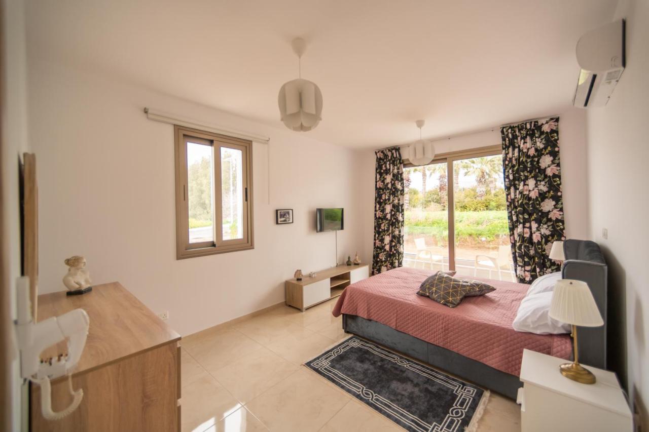 Harmony Seaview Apartments 파포스 외부 사진