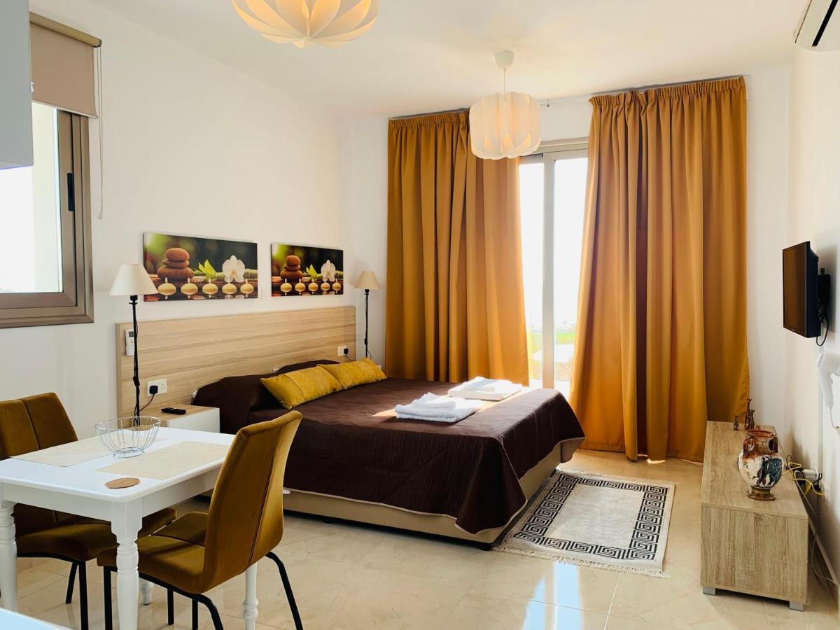 Harmony Seaview Apartments 파포스 외부 사진