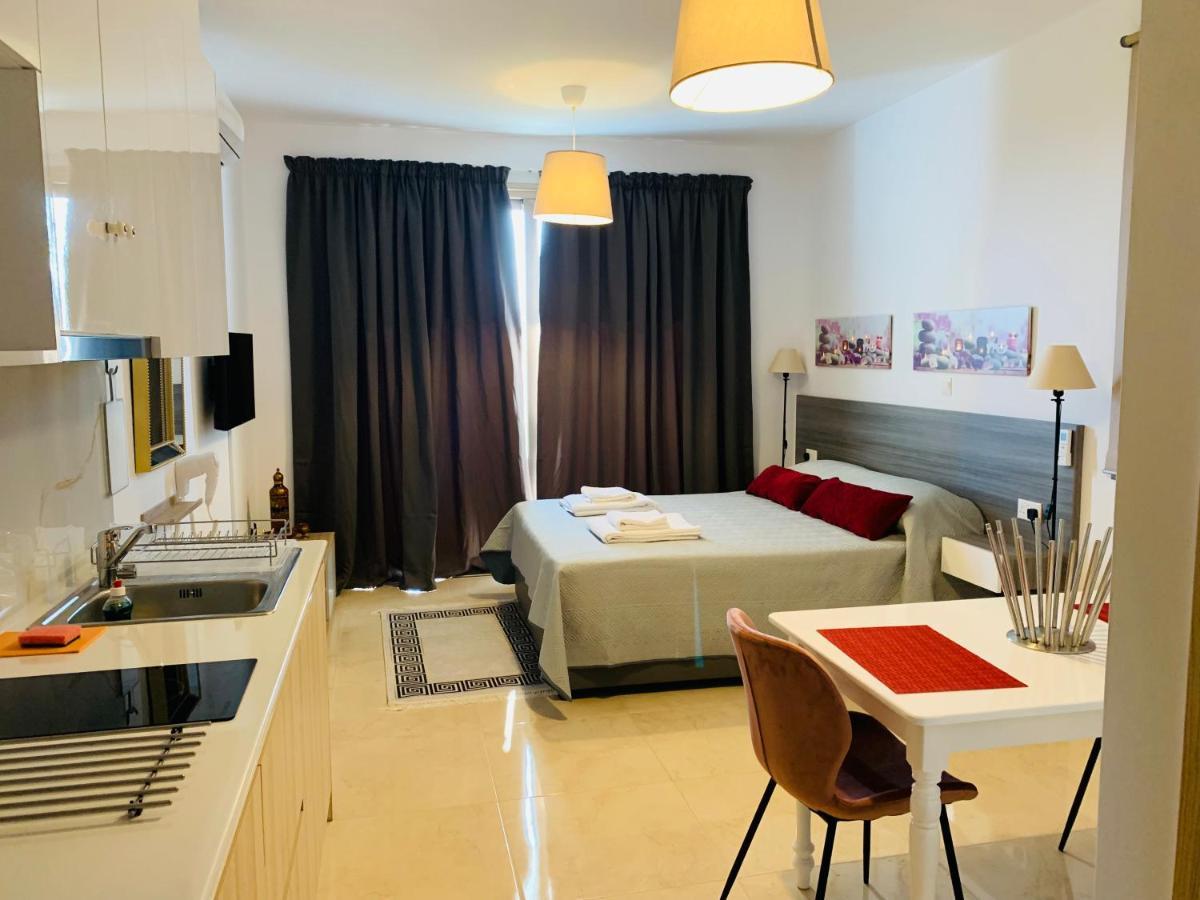Harmony Seaview Apartments 파포스 외부 사진