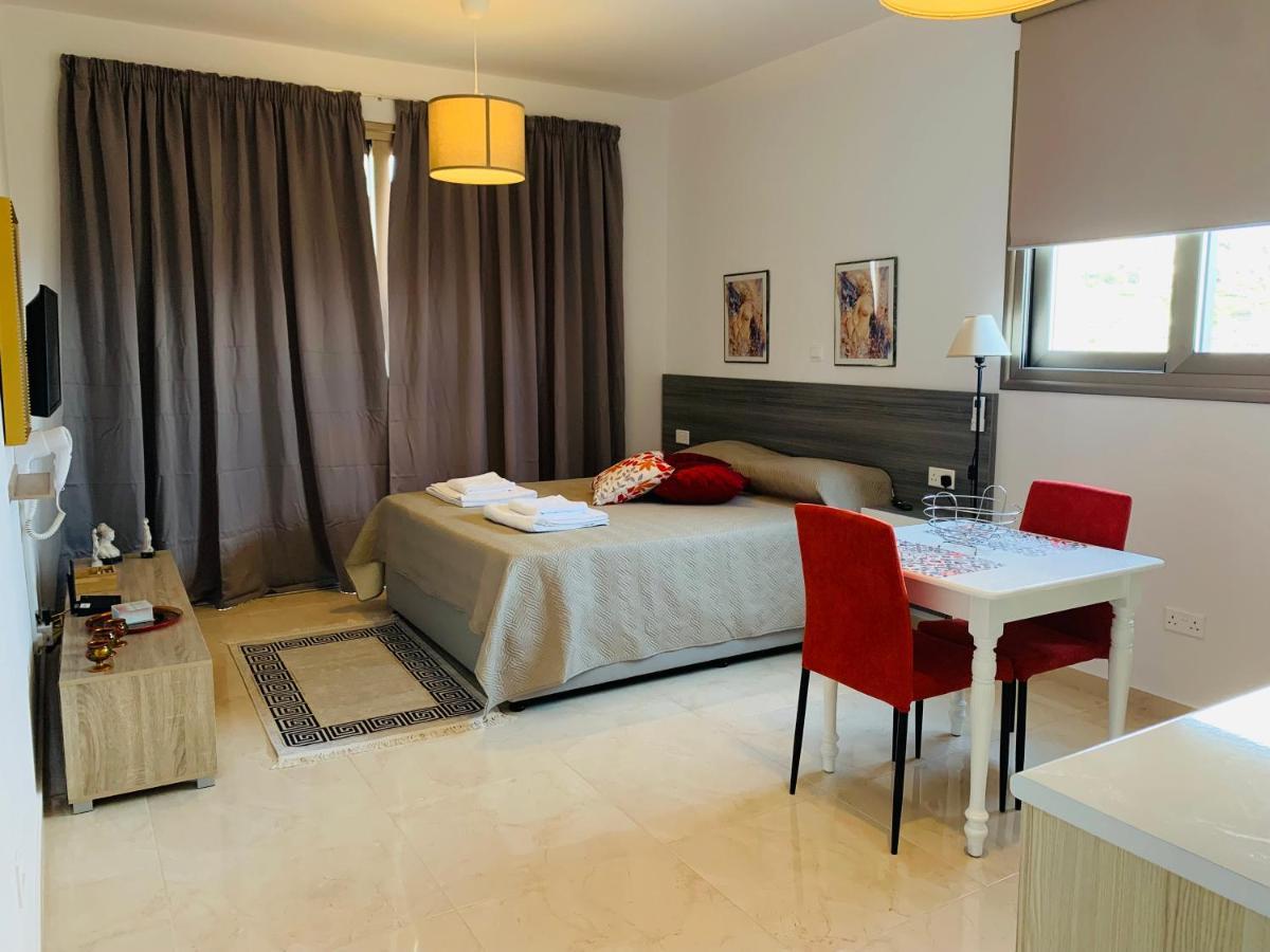 Harmony Seaview Apartments 파포스 외부 사진