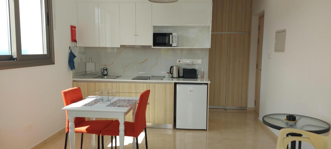 Harmony Seaview Apartments 파포스 외부 사진