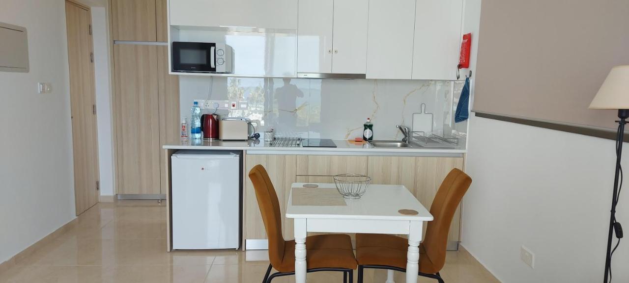 Harmony Seaview Apartments 파포스 외부 사진